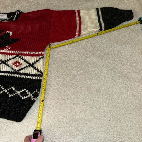 VINTAGE Large Chunky Crewneck Hand Knit Sweater Red White Charcoal Snowflake EUC - Picture 10 of 11